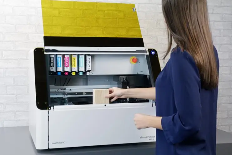 Планшетный УФ-принтер Roland VersaSTUDIO BD-8 